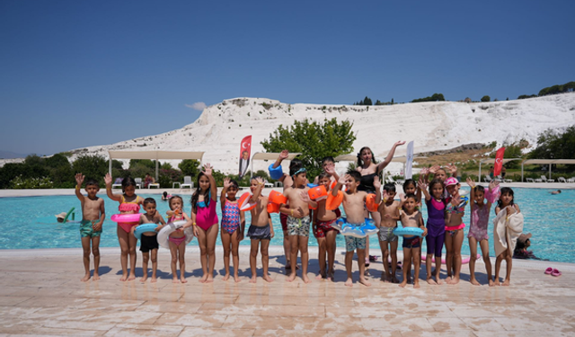 Pamukkale'de 'Annemle Yüzmenin Tam Zamanı' Projesi sürüyor