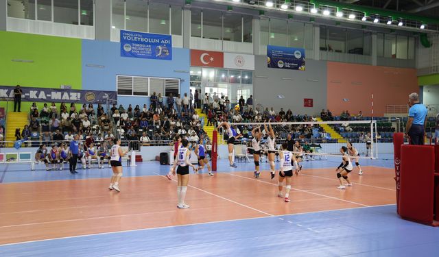 Toroslar'ın Kadın Voleybol Takımı yeni sezona hazırlanıyor