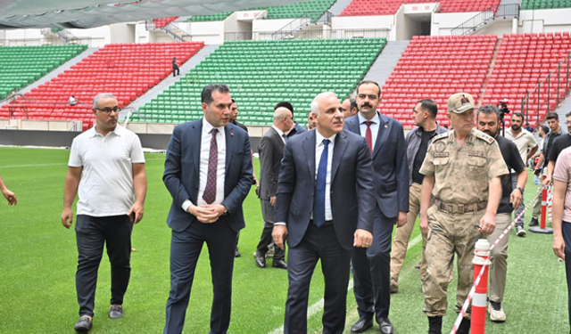 Vali Zorluoğlu Diyarbakır Stadı'ndaki çalışmaları inceledi