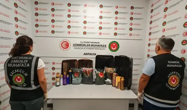 Antalya Havalimanı'nda 18 kilo 921 gram likit metamfetamin ele geçirildi