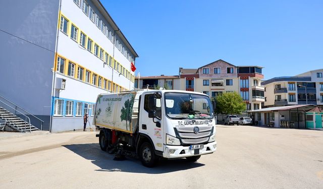 Gemlik'te okullarda yeni eğitim yılı öncesi temizlik çalışması