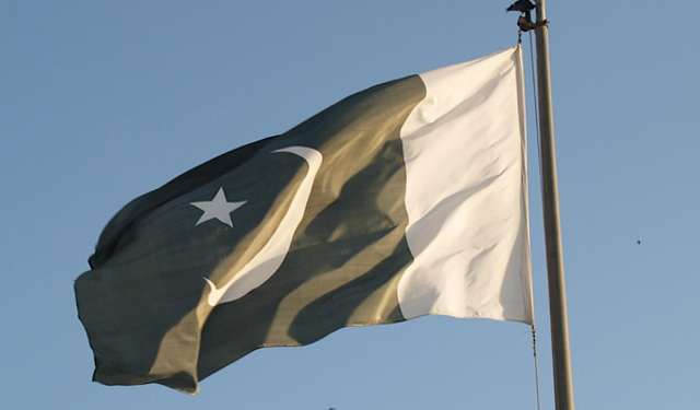 Pakistan'dan Hindistan'a Keşmir tepkisi