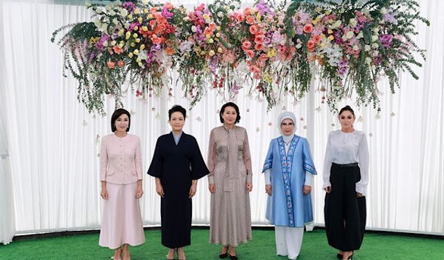 Peng Liyuan, Bişkek'te lider eşleriyle buluştu