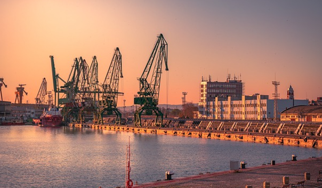 TÜİK: İthalatın yüzde 59,4'ünü büyük ölçekli girişimler gerçekleştirdi