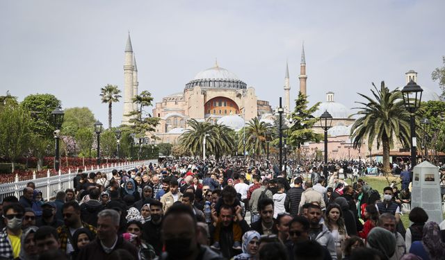 BAYRAM TATİLİ ZİYARET REKORUNU İSTANBUL TARİHİ YARIM ADA KIRDI