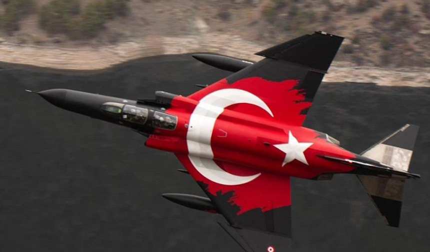 ESOGÜ Sanat ve Tasarım Fakültesi'nden F-4E Phantom II Uçağına Boyama Tasarımı