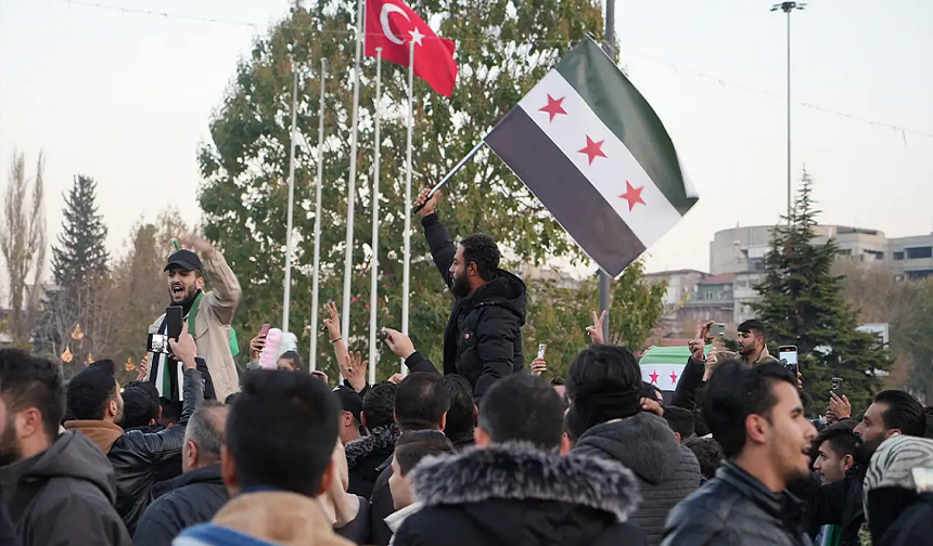 Gaziantep’te Suriyeliler Esad rejiminin devrilmesini kutladı