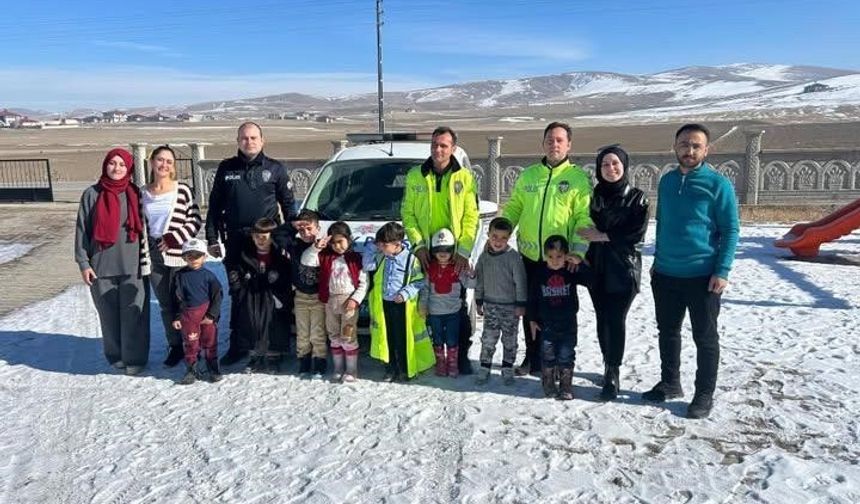 Anaokulu öğrencilerine trafik kuralları anlatıldı