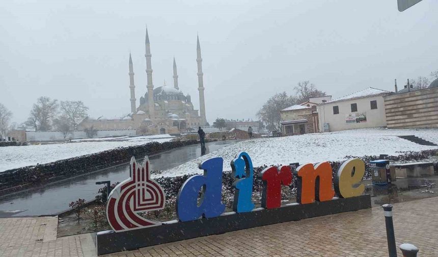 Edirne’de kar yağışı 4. gününde etkisini artırıyor