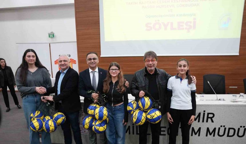 İzmir’de öğrenciler sporcularla buluştu: 750 adet voleybol topu hediye edildi