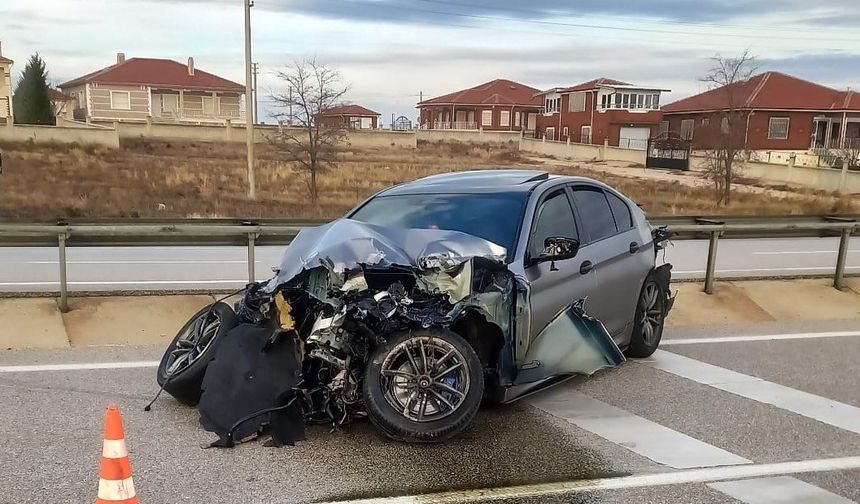 Kontrolden çıkan otomobil bariyerlere çarptı: 1 yaralı