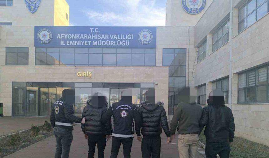 Polisin yaptığı 4 düzensiz göçmen operasyonunda 2 kişi tutuklandı