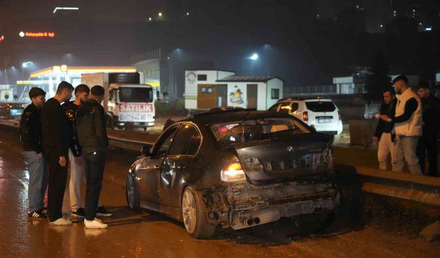 Yağmurun kayganlaştırdığı yolda zincirleme kaza: 1 yaralı