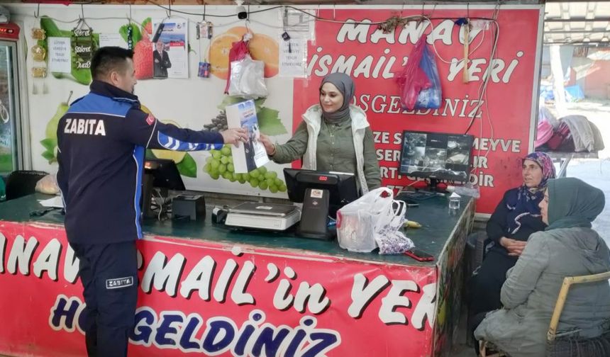 Yumurtalık Belediyesi, esnaf ve vatandaşlara eşantiyon ürünler dağıttı