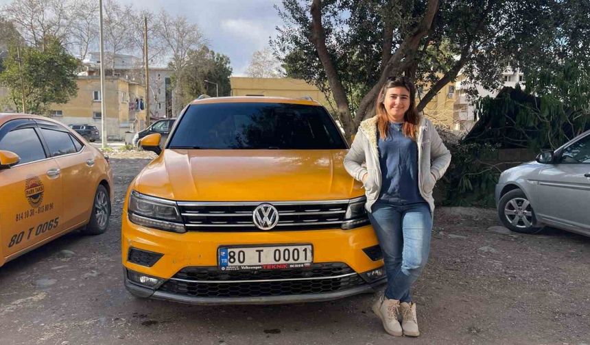 Babasının hasta olmasıyla direksiyona geçen taksici Emine’nin hayali tır şoförü olmak