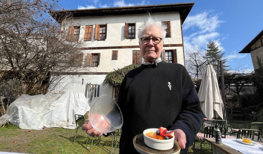 "Dünyanın en pahalı baharatı" safran ile yaptığı tatlıyı tescilletti