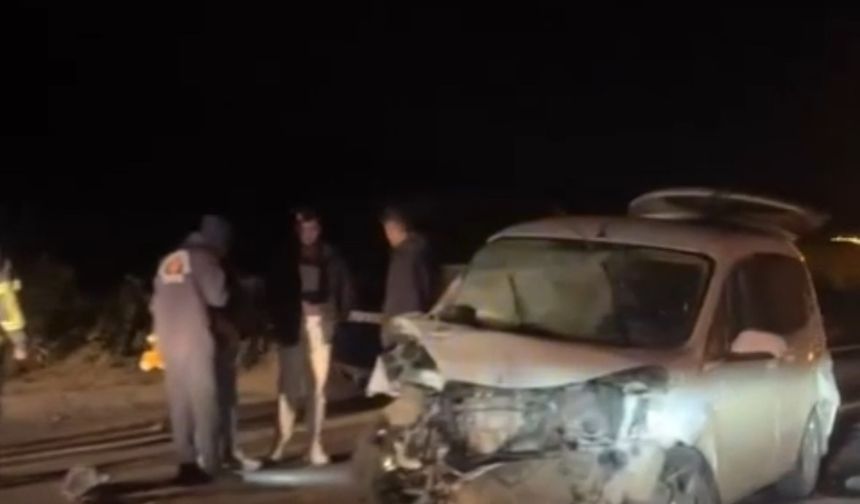 Mardin’de otomobil ile kamyonet çarpıştı: 3 yaralı