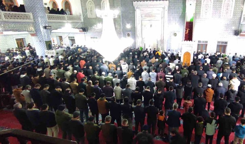 Şanlıurfa’da ilk teravih namazı kılındı