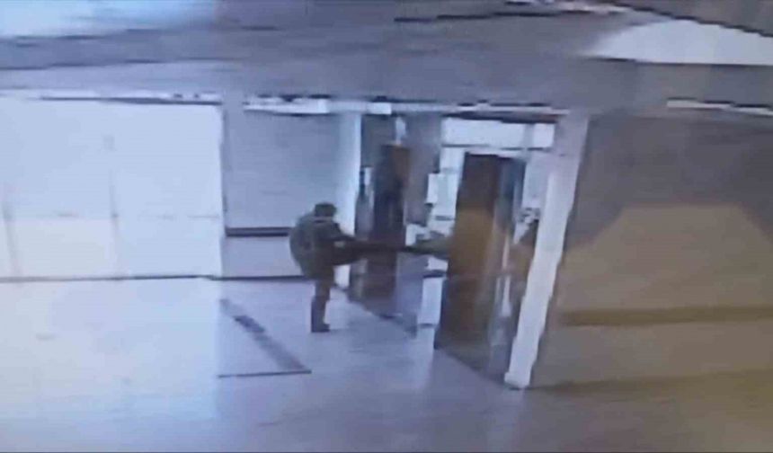 Siirt’te hastane asansörüne zarar veren şahıs güvenlik kamerasına yakalandı