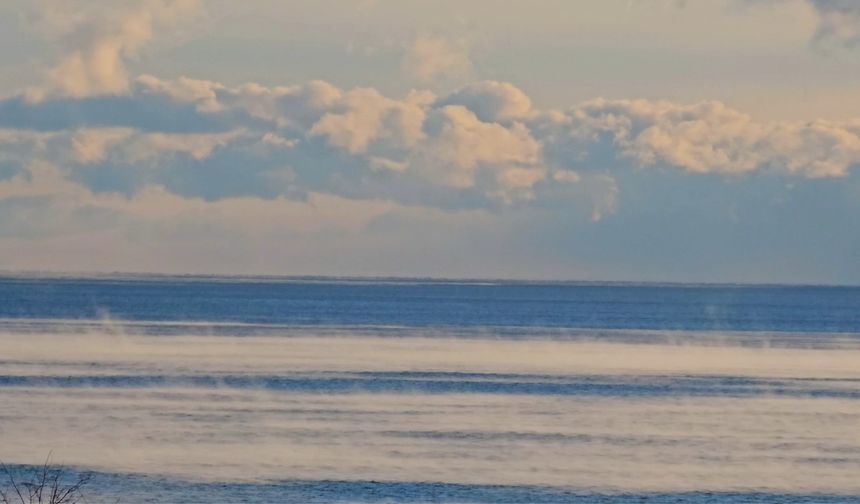 Van Gölü’ndeki yoğun buharlaşma görsel şölen sundu