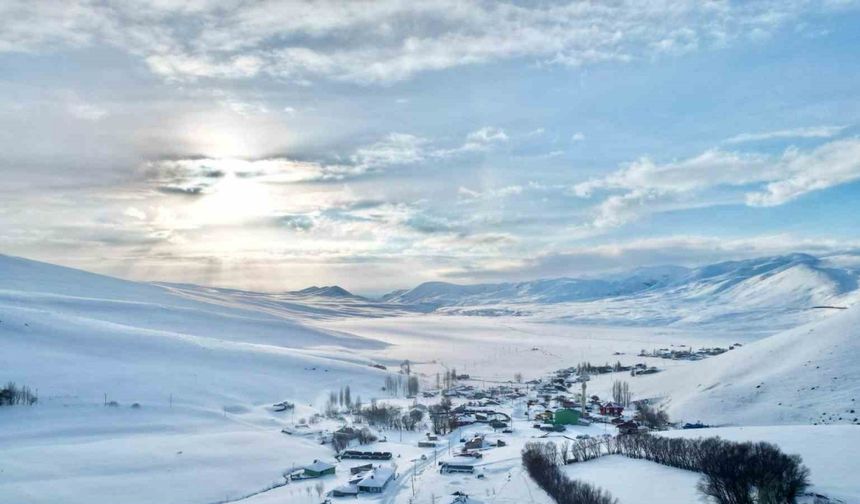 Ağrı’da kar yağışının ardından güneş açtı, ortaya kartpostallık görüntüler çıktı