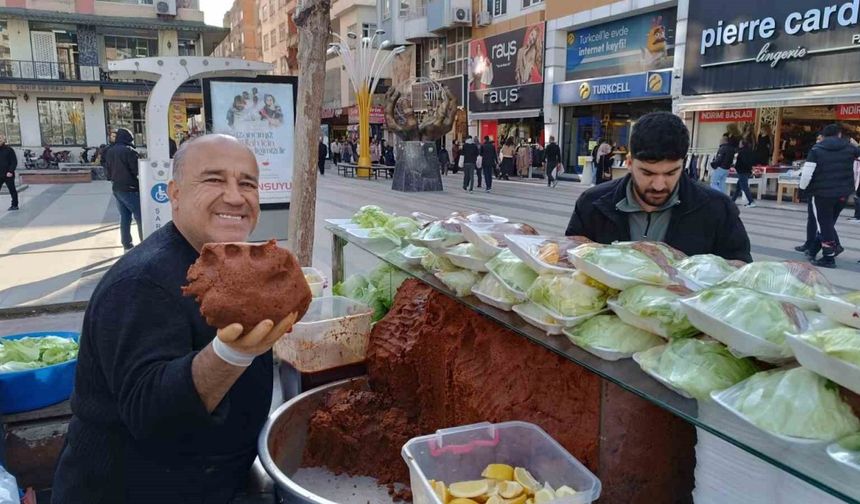 Batman’da iftar öncesi çiğköfte kuyruğu