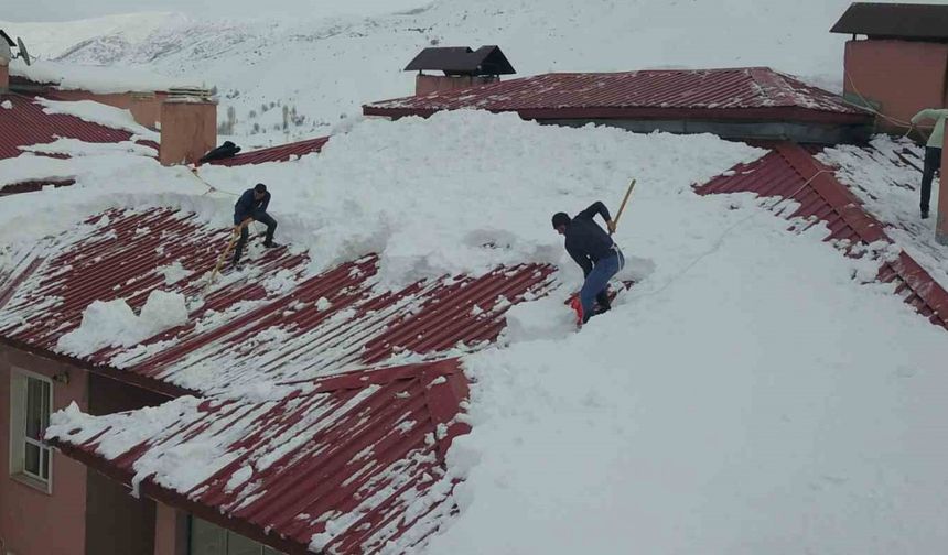 Ekmek parası için tehlikeye aldırış etmiyorlar