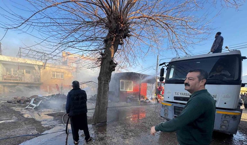 Osmaniye’de konteynerde çıkan yangın söndürüldü
