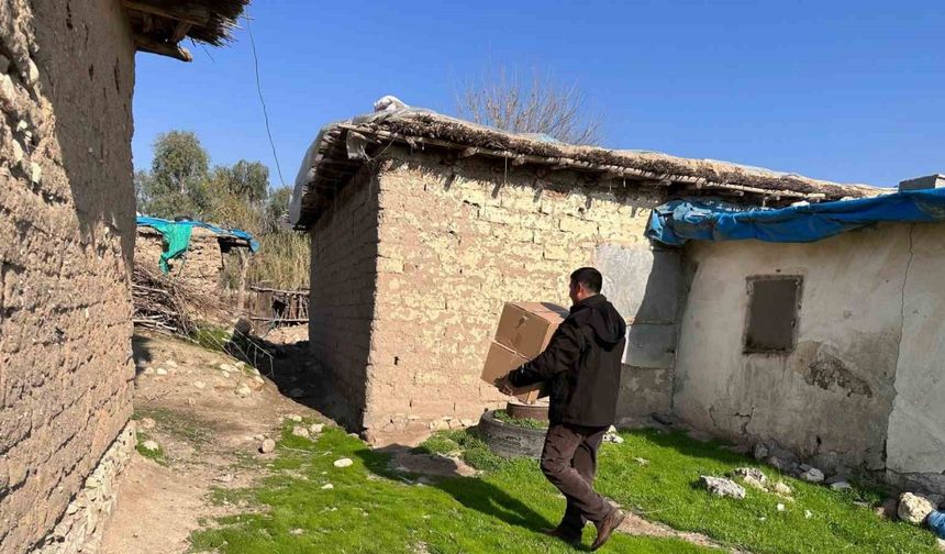 Şırnak’ta 350 aileye Ramazan kolisi dağıtıldı
