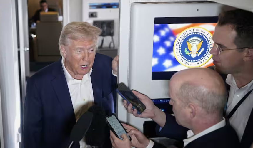 ABD Başkanı Trump, akıllı telefonlar ve bazı elektronik ürünlere gümrük vergilerinden muaf tutma kararı aldı.