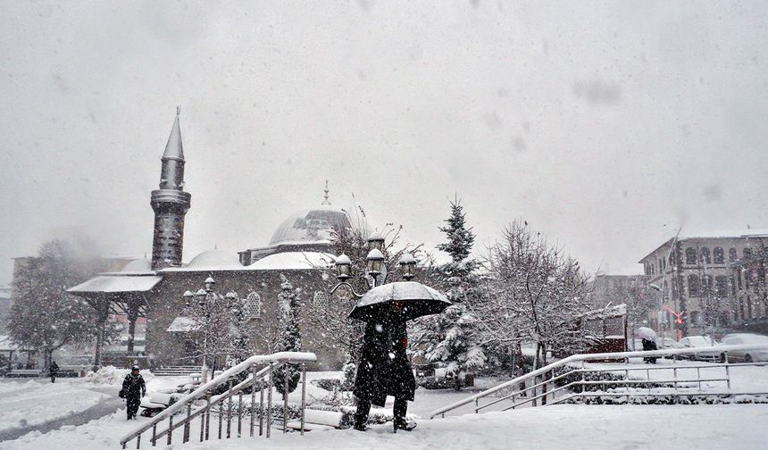 Bitlis’te eğitime kar engeli