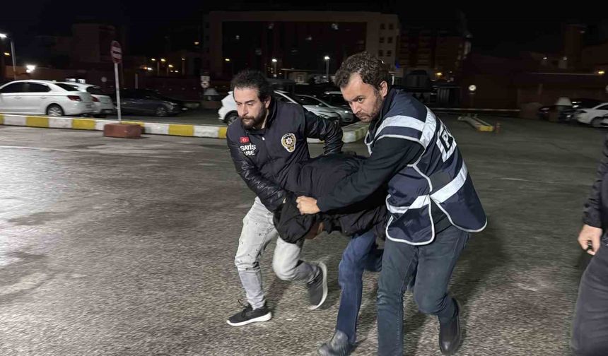 Sivas’ta İnfial Yaratan Cinayet: Zanlı Yakalandı ve Sağlık Kontrolünden Geçirildi