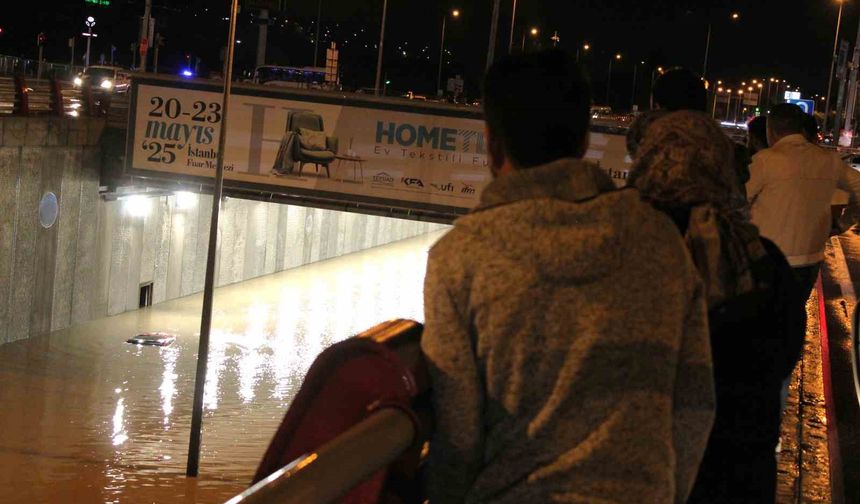 Kayseri’de sağanak hayatı felç etti
