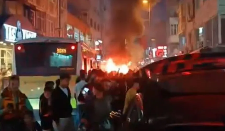Küçükçekmece’de havai fişekli kutlamada yangın çıktı, araç küle döndü