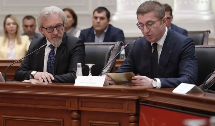 Kuzey Makedonya Başbakanı: "Evlenmeyenlere vergi uygulamayı ciddi bir şekilde düşünüyoruz"