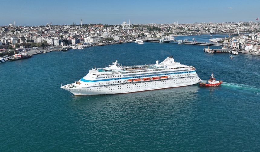 İstanbul’a Rusların dev yolcu gemisi geldi