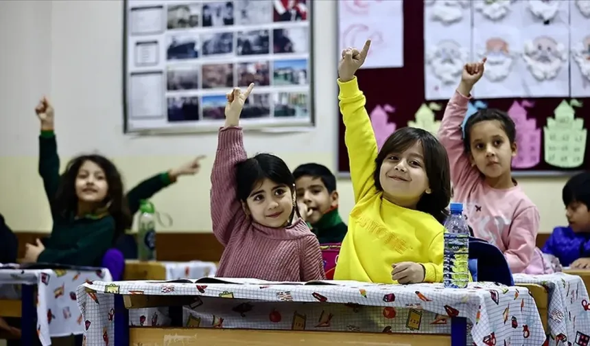 Okullarda yeni dönem! Serbest Kıyafet Tarih Oluyor