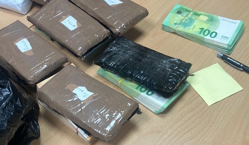 Sınır kapısında 166 bin Euro değerinde kaçak altın ve döviz yakalandı