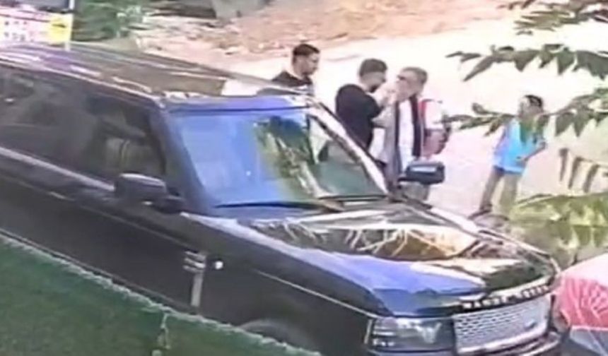 Çocuklarını okula götüren babaya tokat attı