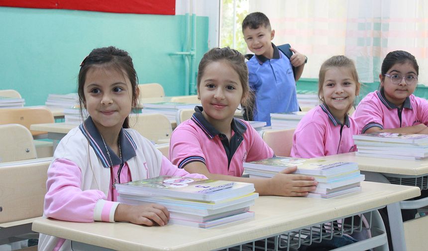 Ders zili çaldı öğrenciler okula koştu