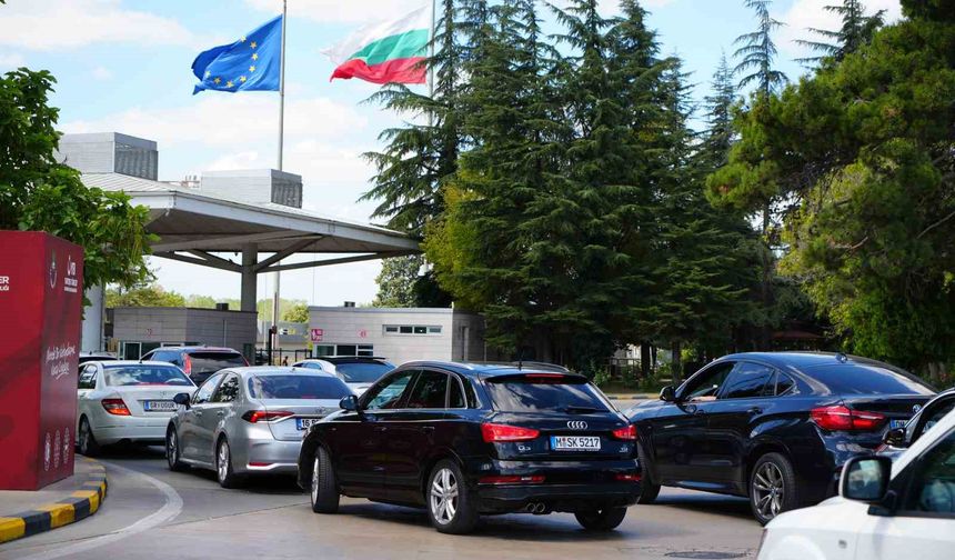 Edirne sınır kapılarından 3 ayda 4 milyon 96 bin yolcu geçiş yaptı