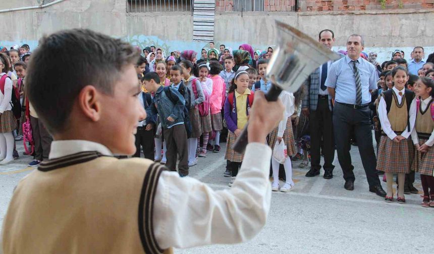 Elazığ’da 110 bin öğrenci ders başı yapacak