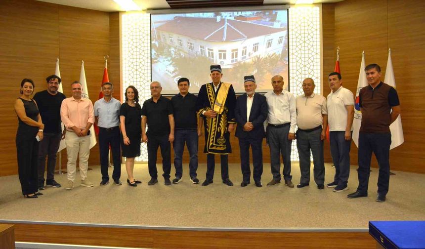 Özkasap, Özbekistanlı üzüm üreticilerini bilgilendirdi