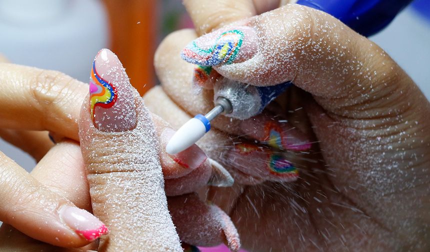 Uzmanından uyarı: "Kalıcı ojelerde kanser riski"