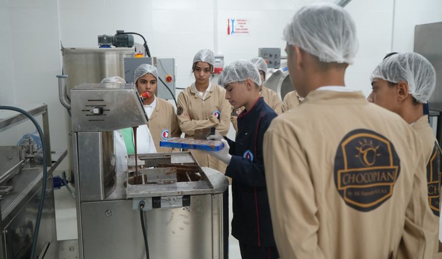 Fabrika gibi okulda çikolata üretiminden yılda 3 milyon TL’lik ciro