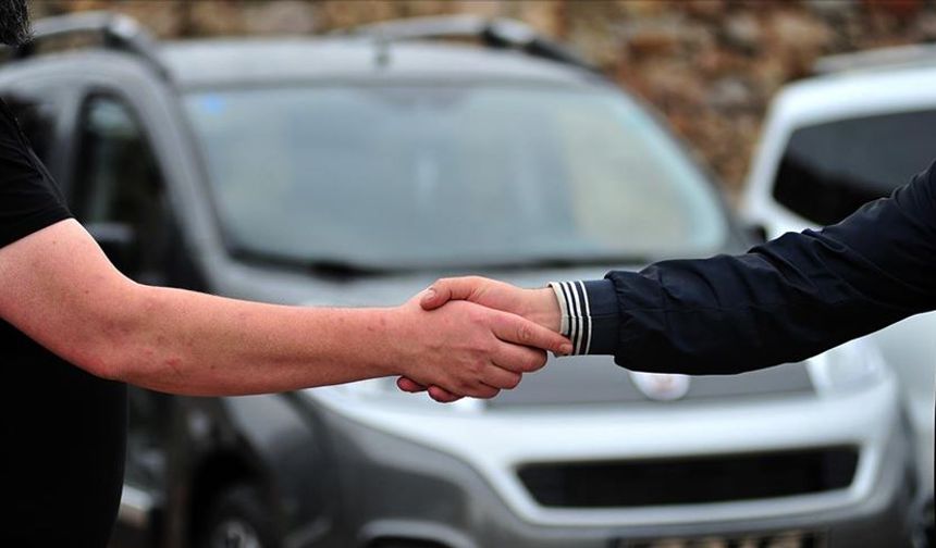 İkinci El Otomobilde Fiyat Kırılması: Reel Düşüş Sürüyor, Cari Fiyatlar Yükseliyor!