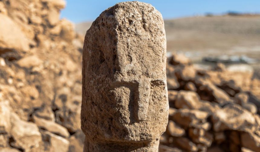 Karahantepe’de tarihte bir ilk: İnsan yüzlü T biçimli dikilitaş bulundu