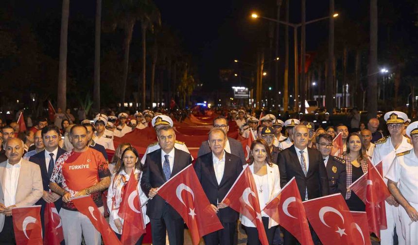 Mersin’de ’bayrak yürüyüşü’ düzenlendi