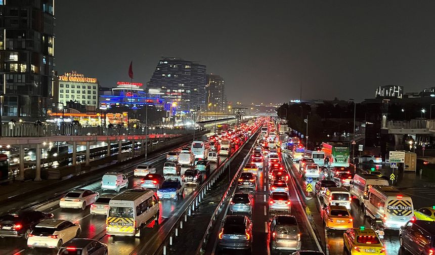 İstanbul’da trafik yoğunluğu yüzde 89’a ulaştı