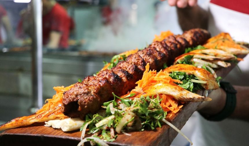 ‘Türkiye’nin en çok akla gelen lezzetleri’ listesinde Adana kebabının 3’üncü olmasına tepki